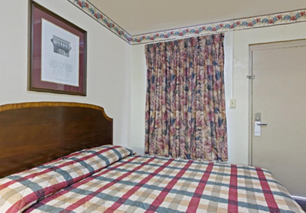 Value Inn Knoxville Ноксвилл Экстерьер фото
